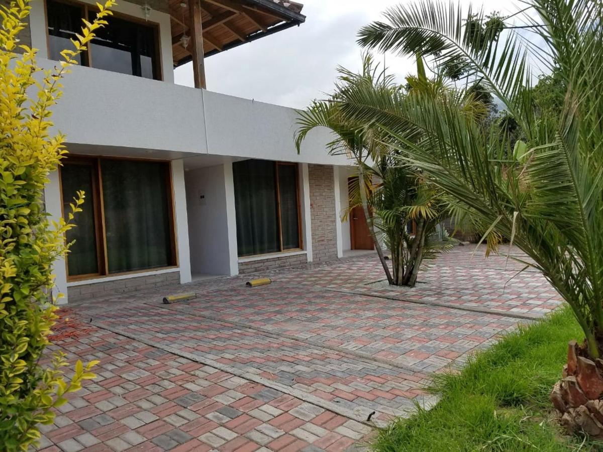 Bamboo Village Place Tumbaco ภายนอก รูปภาพ